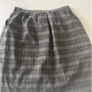 Wool plaid skirt size 4 lined full excellent condition!